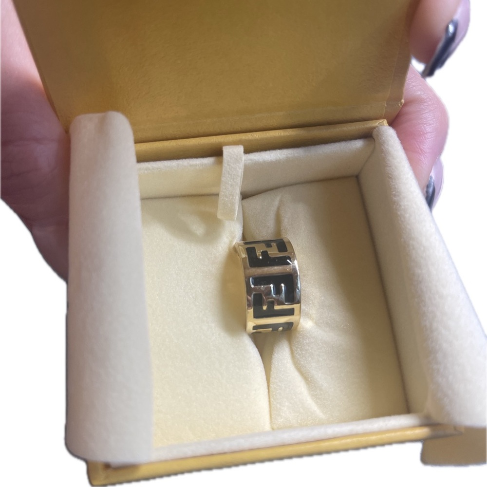 🔥🔥 Vintage Fendi Womens F Logo Gold Plated Urban Designed Black Iconic Ring🔥🔥